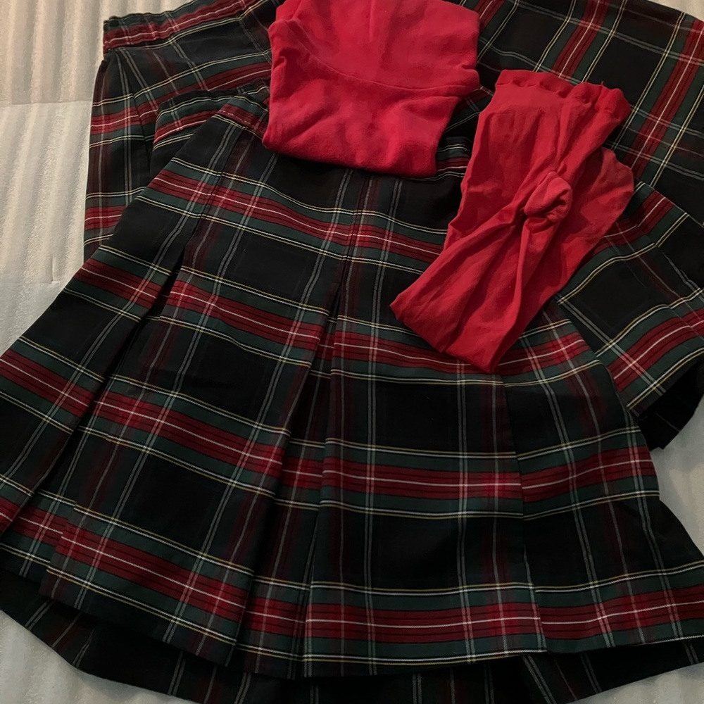 Girls size 6 (two skirts) and size 7 (one skirt) plaid school uniforms! VGC!